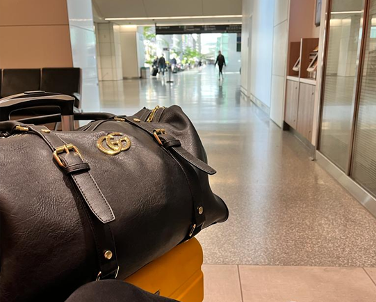 https://www.holdmyluggage.com/Content/Theme2/img/AirportWaiting.png